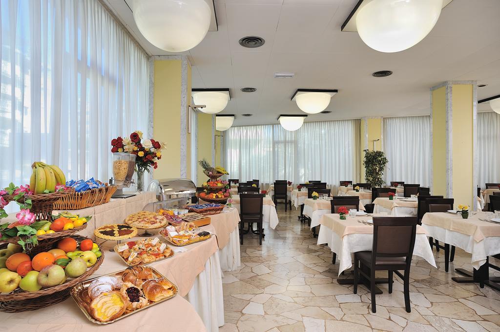 Hotel Tiberius Rimini Esterno foto
