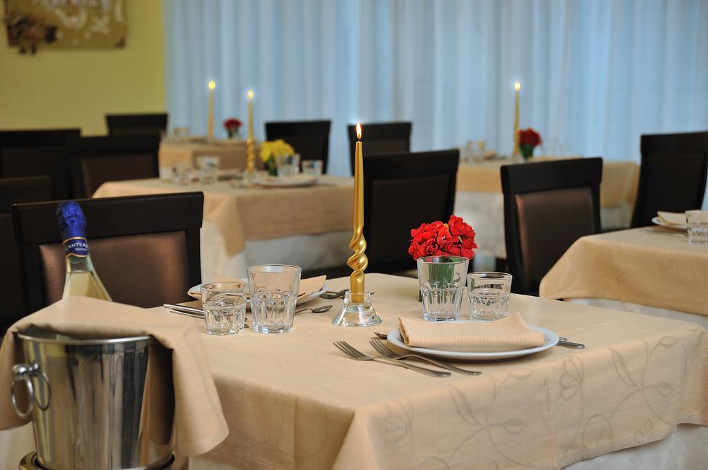 Hotel Tiberius Rimini Esterno foto