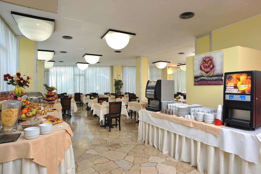 Hotel Tiberius Rimini Esterno foto