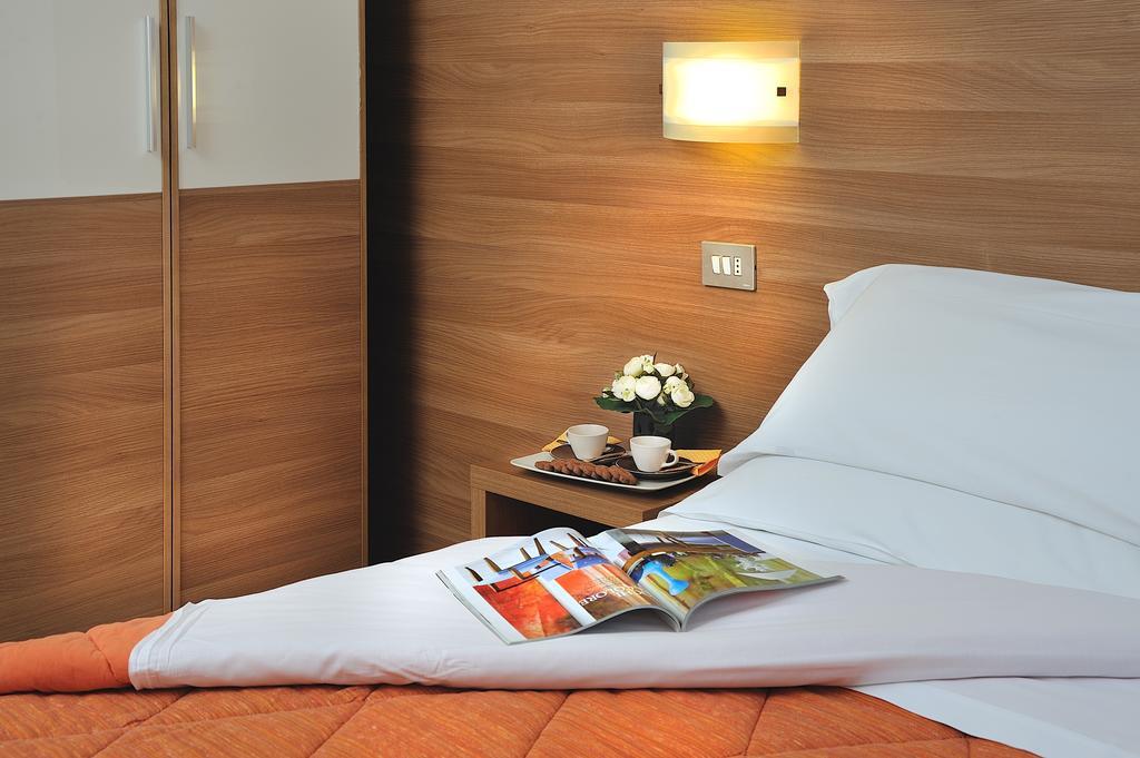 Hotel Tiberius Rimini Esterno foto