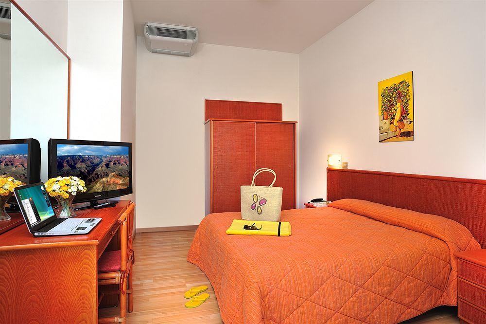 Hotel Tiberius Rimini Esterno foto